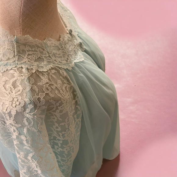 Vintage 1960’s Bed Jacket Hollywood Glamour. 🌸 Nylon Tricot in a very soft mint - Picture 4 of 8